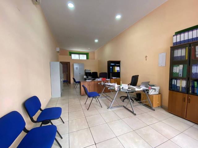 Locale Commerciale in affitto a IV Circoscrizione, Messina