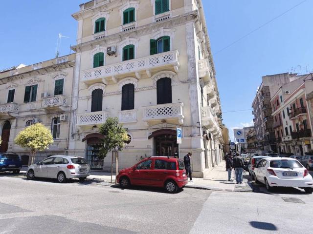 Locale Commerciale in affitto a IV Circoscrizione, Messina