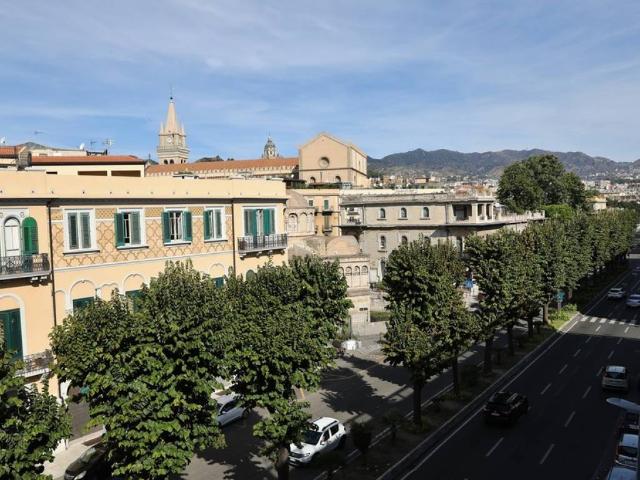 Locale Commerciale in affitto a IV Circoscrizione, Messina