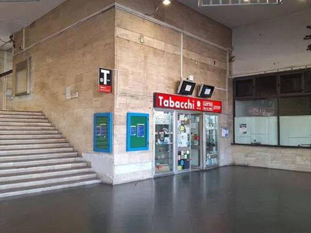 Locale Commerciale in affitto a IV Circoscrizione, Messina