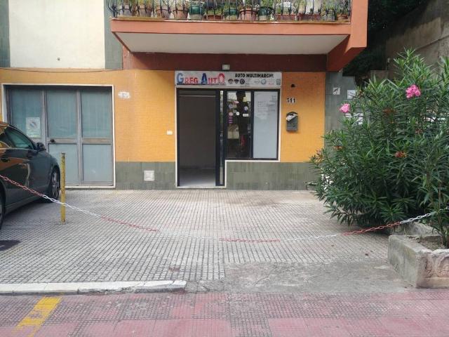Locale Commerciale in affitto a V Circoscrizione, Messina