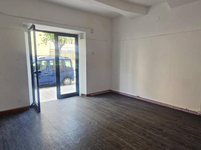 Locale Commerciale in affitto a III Circoscrizione, Messina