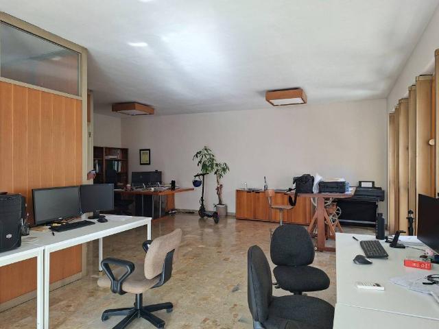 Locale Commerciale in affitto a IV Circoscrizione, Messina