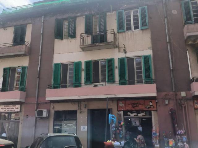 Locale Commerciale in affitto a IV Circoscrizione, Messina