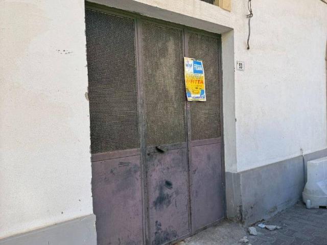 Locale Commerciale in affitto a V Circoscrizione, Messina