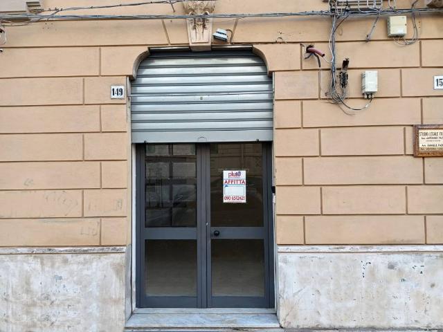 Locale Commerciale in affitto a IV Circoscrizione, Messina