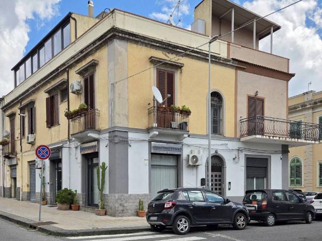 Locale Commerciale in affitto a III Circoscrizione, Messina