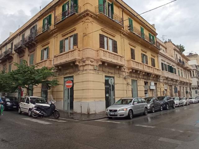 Locale Commerciale in affitto a IV Circoscrizione, Messina