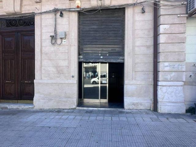 Locale Commerciale in affitto a IV Circoscrizione, Messina