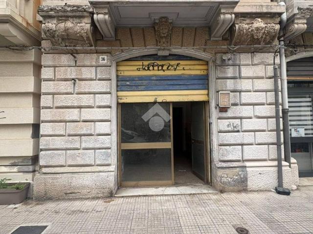 Locale Commerciale in affitto a IV Circoscrizione, Messina