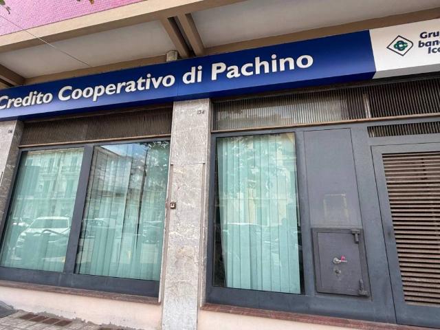 Locale Commerciale in affitto a IV Circoscrizione, Messina
