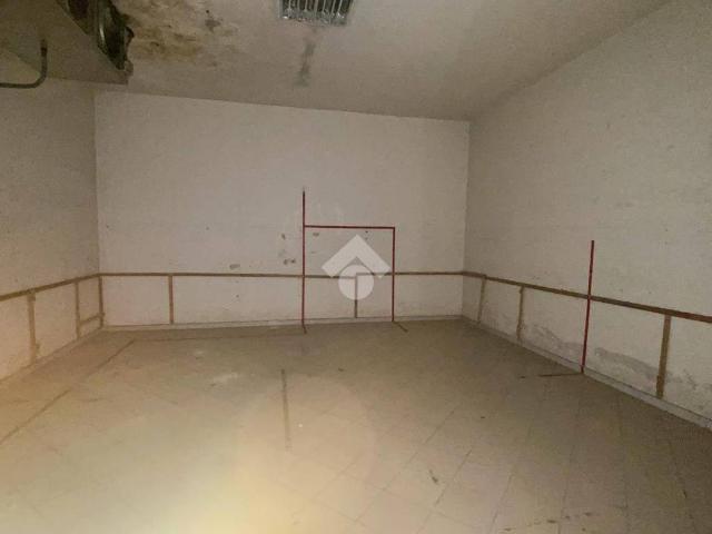 Locale Commerciale in affitto a III Circoscrizione, Messina