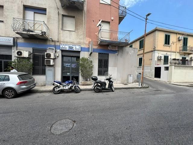 Locale Commerciale in affitto a III Circoscrizione, Messina