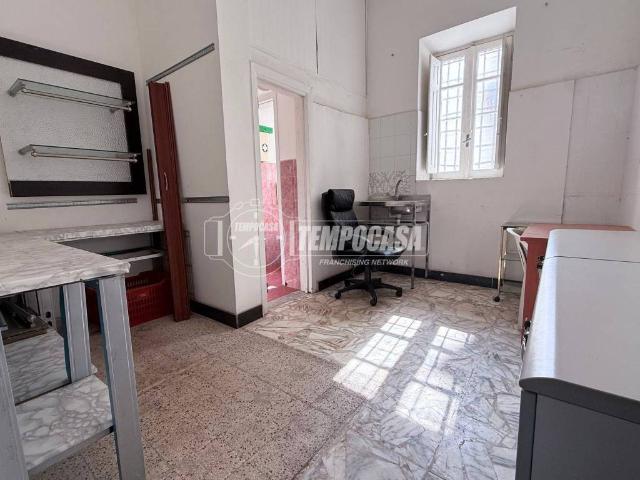 Locale Commerciale in affitto a IV Circoscrizione, Messina