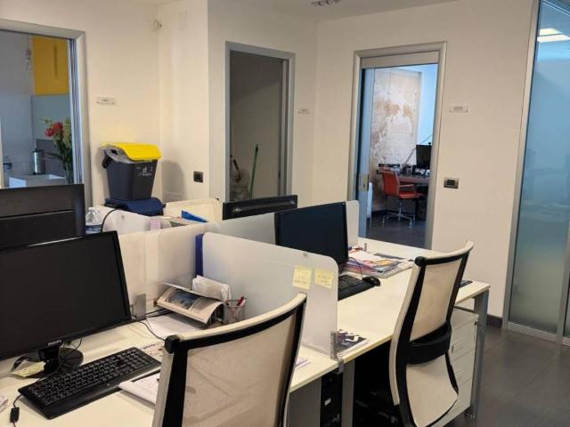 Locale Commerciale in affitto a IV Circoscrizione, Messina