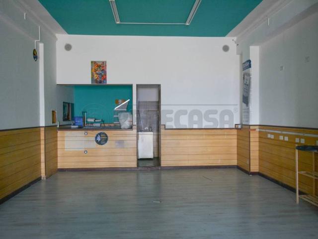 Locale Commerciale in affitto a V Circoscrizione, Messina