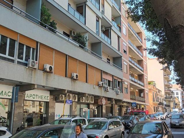 Locale Commerciale in affitto a IV Circoscrizione, Messina