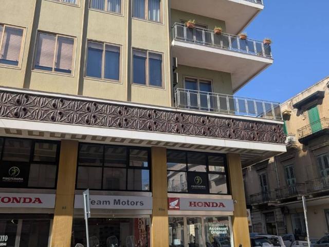 Locale Commerciale in affitto a IV Circoscrizione, Messina