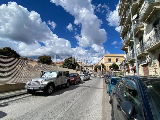 Locale Commerciale in affitto a III Circoscrizione, Messina