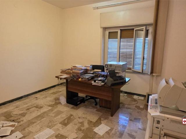 Locale Commerciale in affitto a IV Circoscrizione, Messina