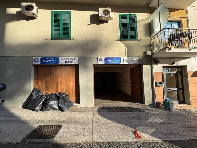 Locale Commerciale in affitto a V Circoscrizione, Messina