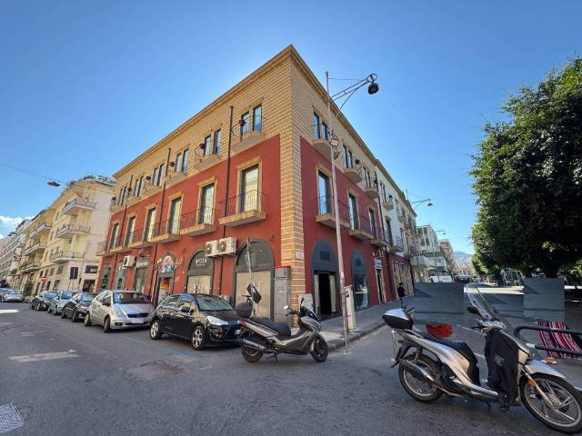 Locale Commerciale in affitto a IV Circoscrizione, Messina