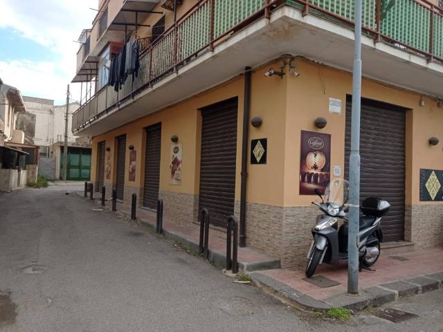 Locale Commerciale in vendita a III Circoscrizione, Messina