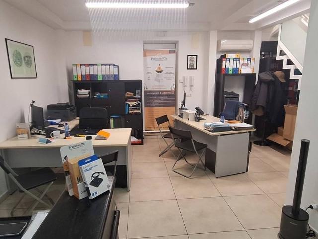 Locale Commerciale in affitto a IV Circoscrizione, Messina