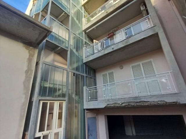 Locale Commerciale in affitto a I Circoscrizione, Messina