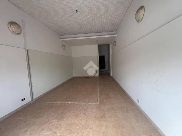 Locale Commerciale in affitto a IV Circoscrizione, Messina
