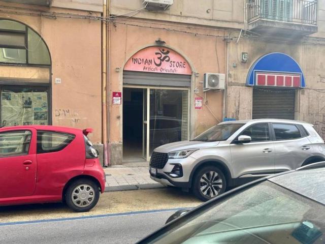 Locale Commerciale in affitto a IV Circoscrizione, Messina