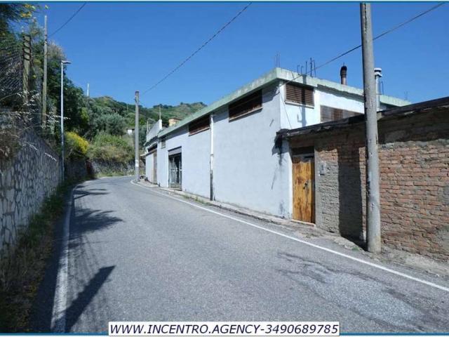 Locale Commerciale in affitto a III Circoscrizione, Messina
