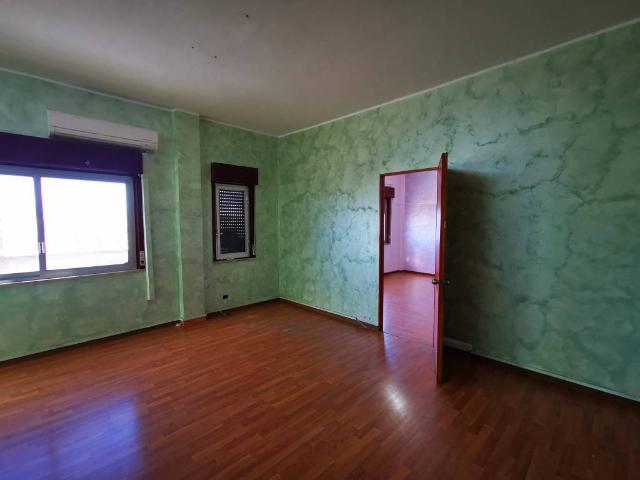 Locale Commerciale in affitto a IV Circoscrizione, Messina