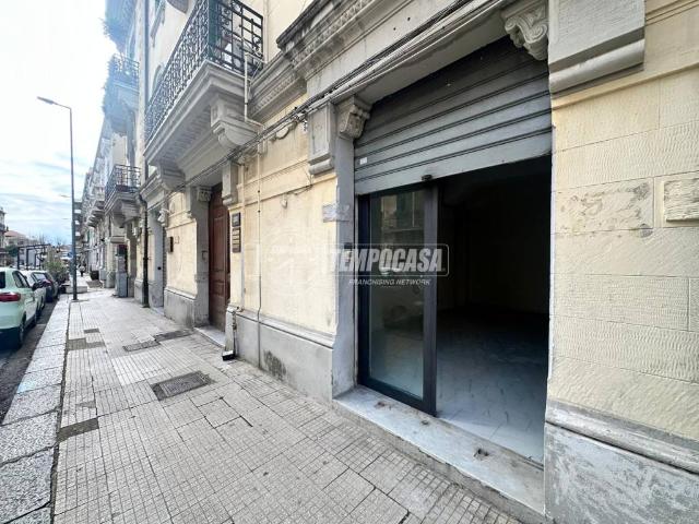 Locale Commerciale in affitto a IV Circoscrizione, Messina