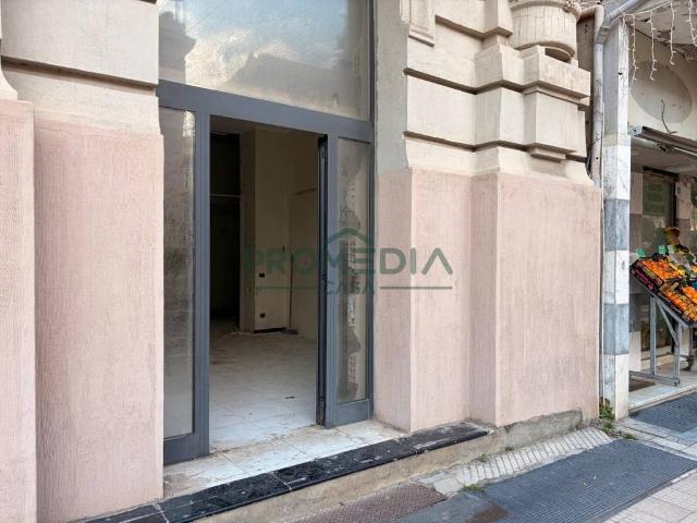 Locale Commerciale in affitto a IV Circoscrizione, Messina
