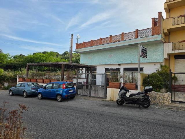 Locale Commerciale in affitto a VI Circoscrizione, Messina