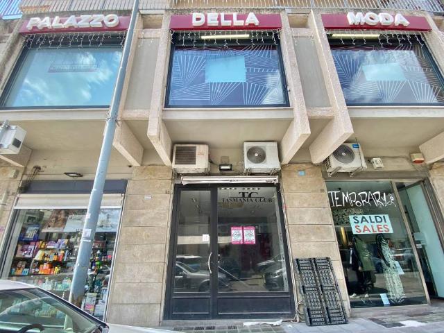 Locale Commerciale in affitto a IV Circoscrizione, Messina