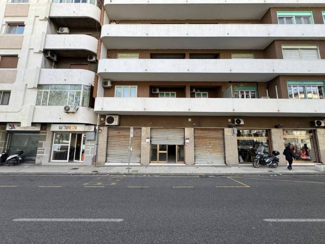Locale Commerciale in affitto a IV Circoscrizione, Messina