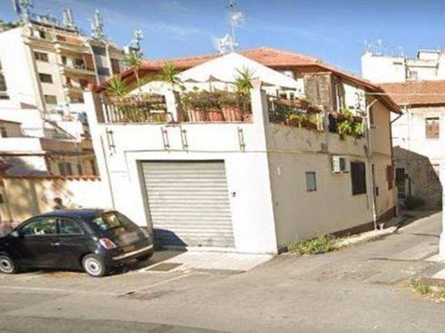 Locale Commerciale in affitto a IV Circoscrizione, Messina