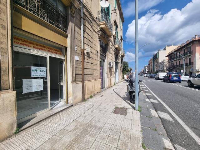 Locale Commerciale in affitto a IV Circoscrizione, Messina