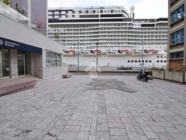 Locale Commerciale in affitto a IV Circoscrizione, Messina