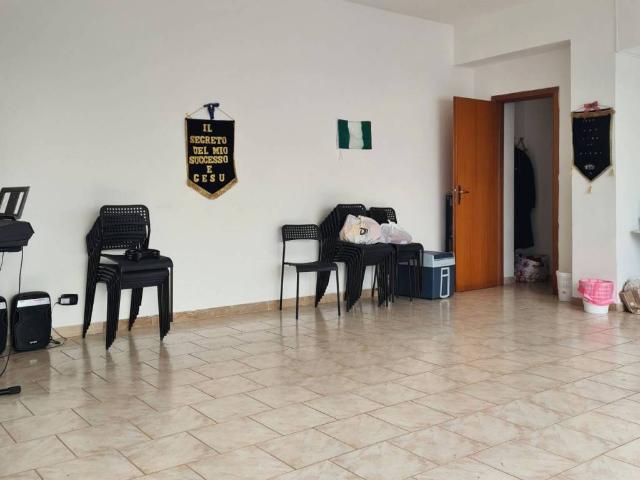 Locale Commerciale in affitto a IV Circoscrizione, Messina