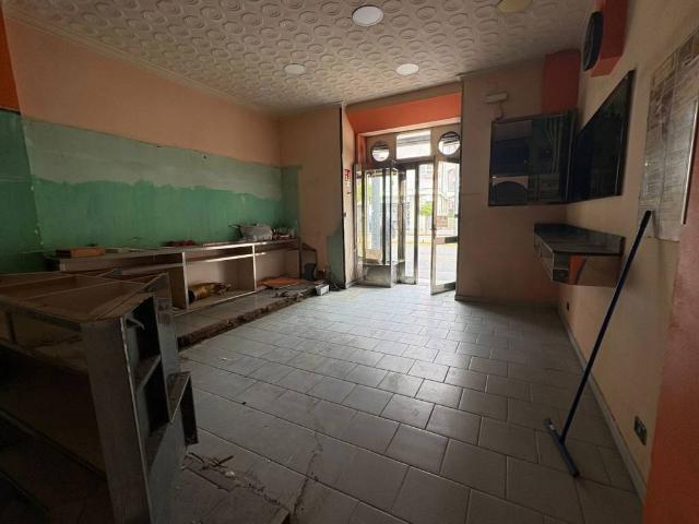 Locale Commerciale in affitto a IV Circoscrizione, Messina