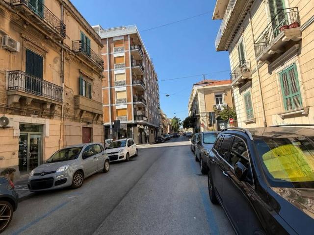 Locale Commerciale in affitto a IV Circoscrizione, Messina