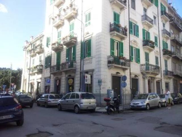 Locale Commerciale in affitto a IV Circoscrizione, Messina