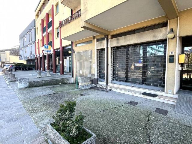Locale Commerciale in vendita a Mestrino, Veneto