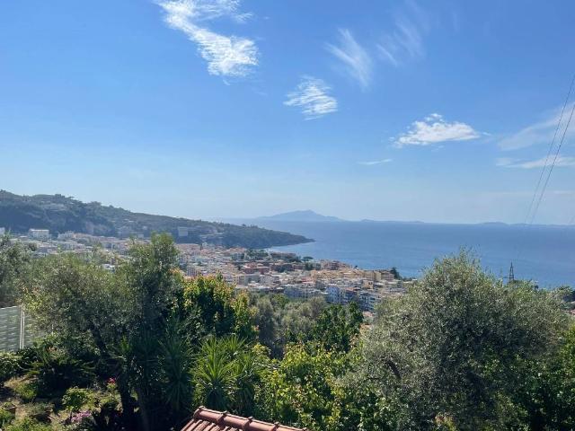 Locale Commerciale in affitto a Meta, Campania