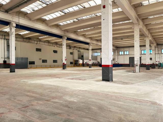 Locale Commerciale in affitto a Mezzago, Lombardia