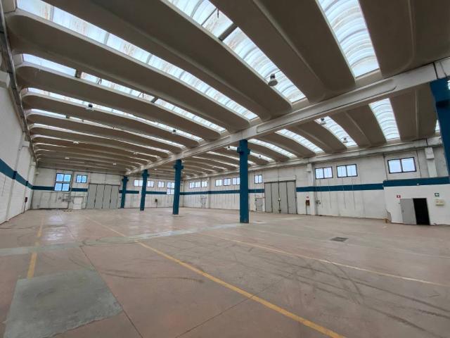 Locale Commerciale in affitto a Mezzago, Lombardia