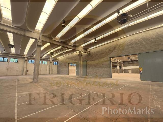Locale Commerciale in affitto a Mezzago, Lombardia